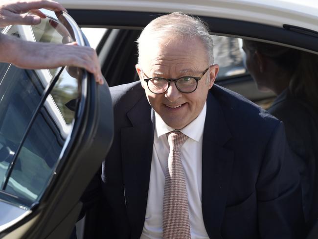 MELBOURNE, AUSTRALIA - NewsWire Photos FEBRUARY 26, 2025: Prime Minister Anthony Albanese visits Urgent Care Clinic at the Goonawarra Medical Centre in Sunbury. Picture: NewsWire / Andrew Henshaw