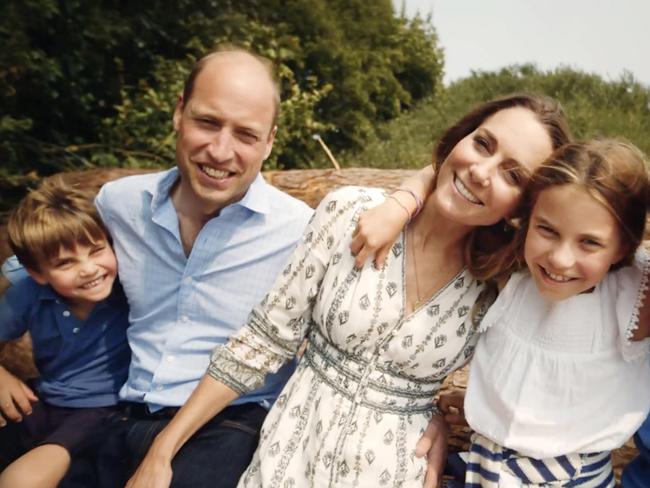 VIDEOGRABS >>Princess Catherine is set to return to official public duties after revealing she has finished chemotherapy and is now “cancer free” after nine months of treatment. The Princess of Wales announced she has defeated the mystery illness in a heartfelt video message in Norfolk revealing how “incredibly tough” the cancer diagnosis has been on her family. Joined by Prince William and their children George, Charlotte, and Louis., Credit @KensingtonRoyal on X