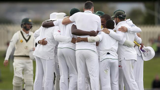 South African celebrates its win in the second Test against Australia.