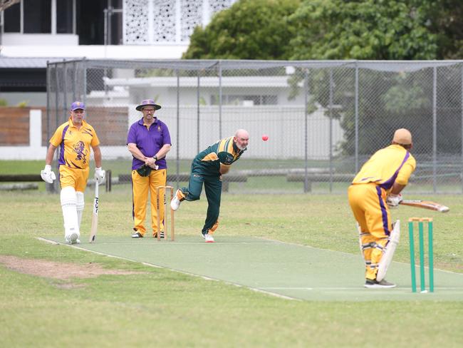 Palm Beach Currumbin (batting) vs. Helensvale in Community Div 1 Quinton Ryan. 25 November 2023 Palm Beach Picture by Richard Gosling