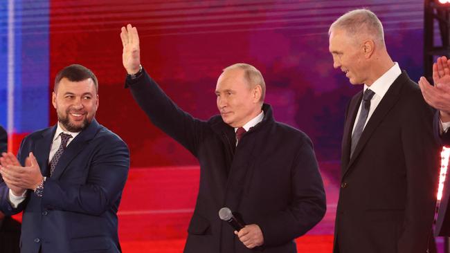 Vladimir Putin (C) addresses a rally and a concert marking the annexation of four regions of Ukraine Russian troops occupy – Lugansk, Donetsk, Kherson and Zaporizhzhia, at Red Square AFP)