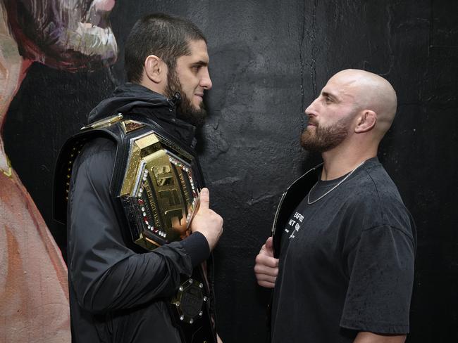 UFC lightweight champion, Islam Makhachev (L) and UFC featherweight champion, Alex Volkanovski (R) face off. Picture: Brett Hemmings/Zuffa LLC