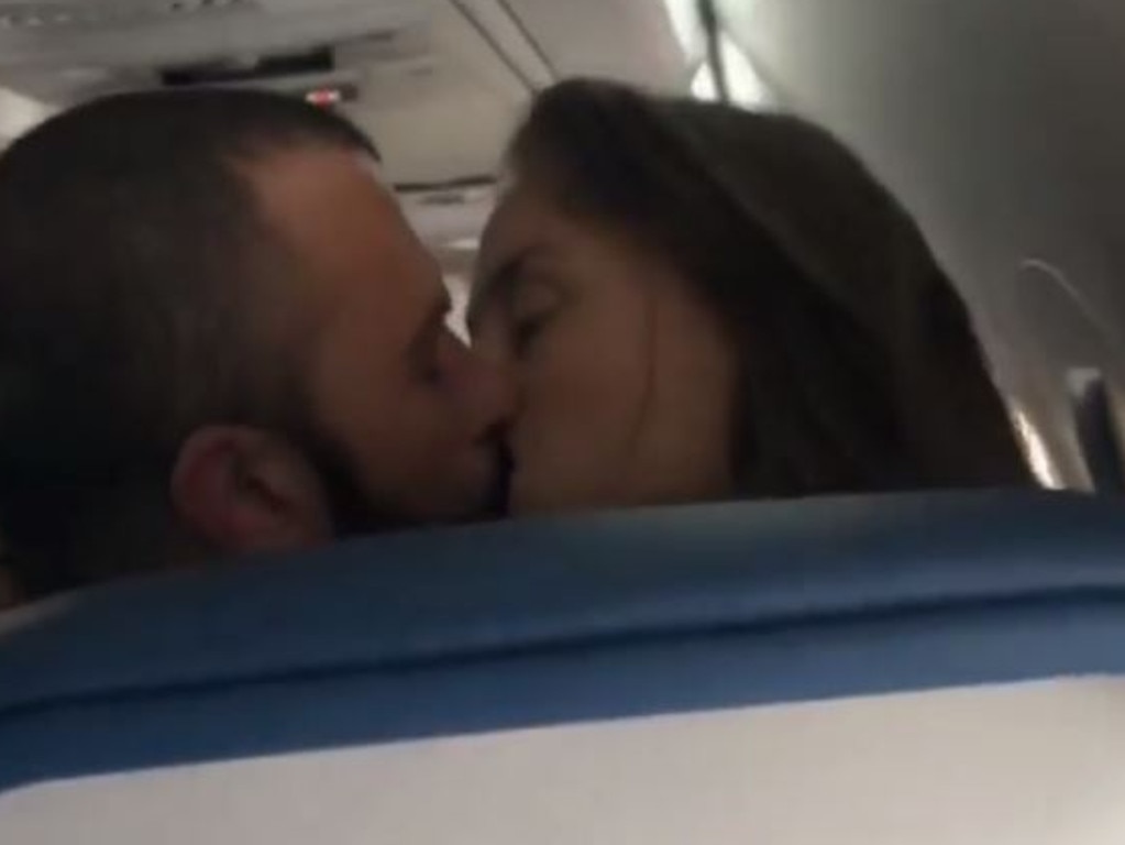 The two passengers were filmed in an intimate moment on the plane. Picture: @loaltitude