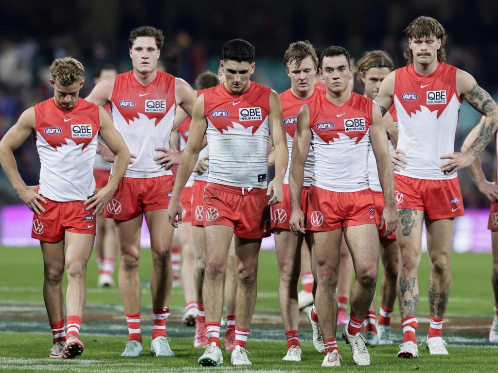The dejected Swans leave the SCG on Saturday night. Picture: Mark Evans/AFL Photos