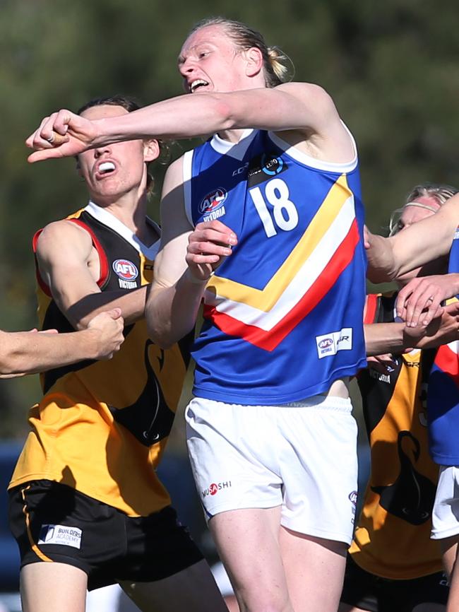 Sam Hayes in action for Eastern Ranges. Picture: David Crosling