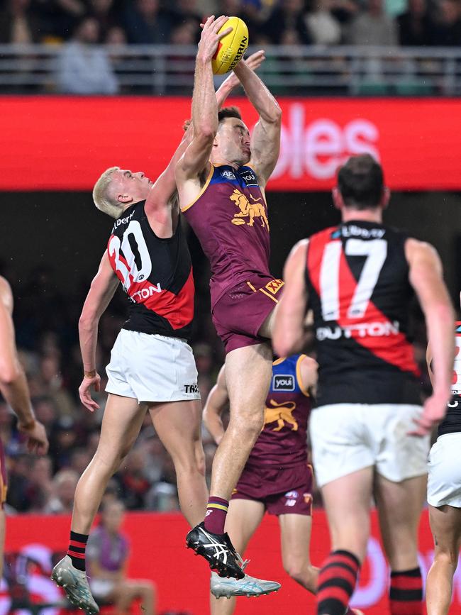 Harris Andrews climbs above Nate Caddy to mark.