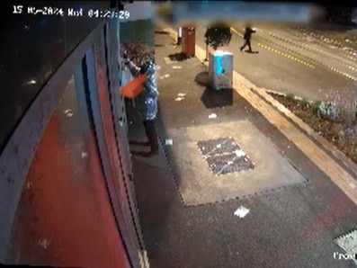 The group flees the scene before police arrive. Picture: Supplied