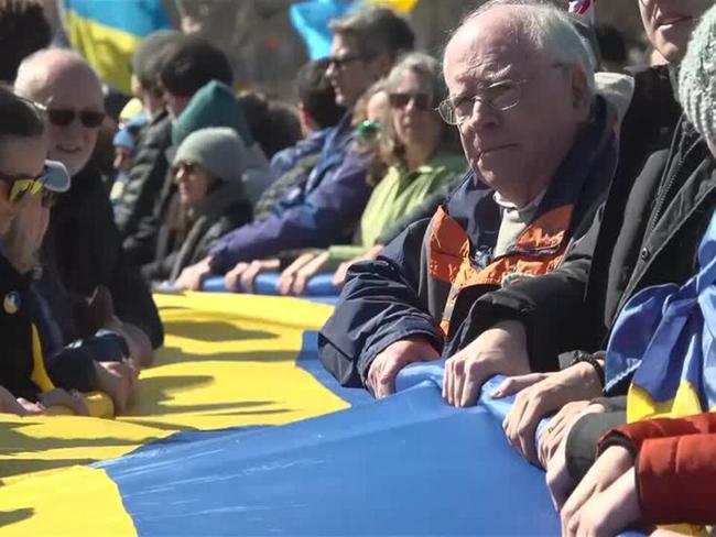 Demonstrators unfurl massive Ukrainian flag near White House