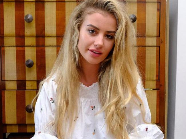 Kidnap model Chloe Ayling breaks down in tears after cops caught her lying  about her alleged kidnapper  — Australia's leading news site