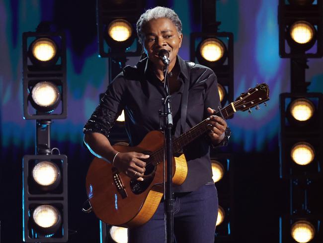 LOS ANGELES, CALIFORNIA - FEBRUARY 04: Tracy Chapman performs onstage during the 66th GRAMMY Awards at Crypto.com Arena on February 04, 2024 in Los Angeles, California. (Photo by Kevin Winter/Getty Images for The Recording Academy)