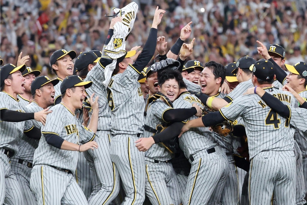 Japan Baseball Fans Leap Into River As ‘Curse Of The Colonel’ Lifted ...