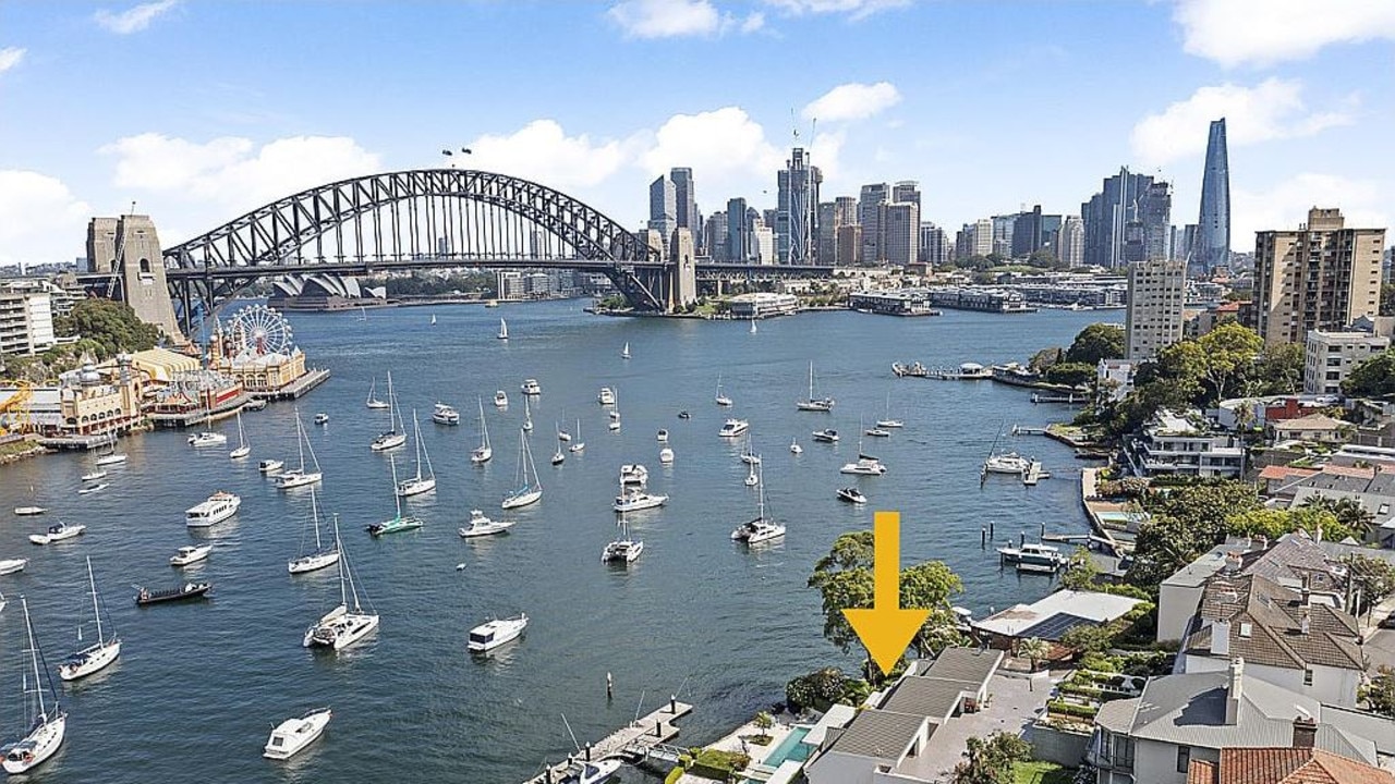 The property is situated directly across from Luna Park and the Sydney Harbour Bridge.