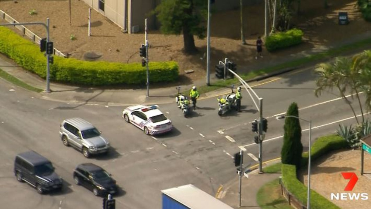 Police at the intersection of Creek and Pine Mountain roads at Mansfield. Picture: 7 News