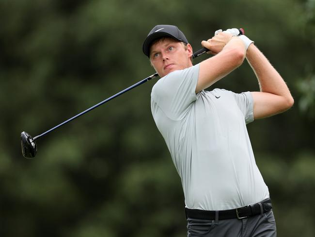 MEMPHIS, TENNESSEE - AUGUST 10: Cameron Davis of Australia plays his shot from the seventh tee during the first round of the FedEx St. Jude Championship at TPC Southwind on August 10, 2023 in Memphis, Tennessee. (Photo by Andy Lyons/Getty Images)