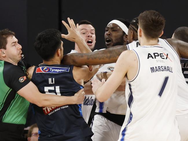 MELBOURNE, AUSTRALIA - NOVEMBER 17: Shea Ili of Melbourne United and Montrezl Harrell of the Adelaide 36ers fight during the round nine NBL match between Melbourne United and Adelaide 36ers at John Cain Arena, on November 17, 2024, in Melbourne, Australia. (Photo by Darrian Traynor/Getty Images)