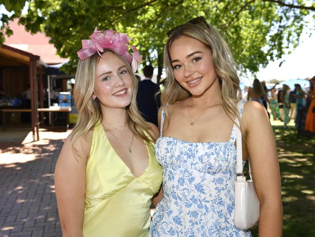 Apiam Bendigo Cup was held at Bendigo Racecourse, Bendigo, Victoria, on Wednesday, October 30th, 2024. Pictured enjoying the horse racing carnival are Elisha and Daisy. Picture: Andrew Batsch