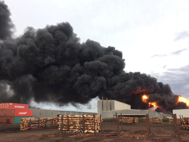 Footscray Factory Fire. Explosions can still be heard 2.5 hours after factory fire started in West Footscray. Picture: Twitter @ChristineAhern