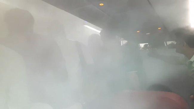 Passenger Says Full-Blast Air-Con Used to 'Hound' People Off Plane