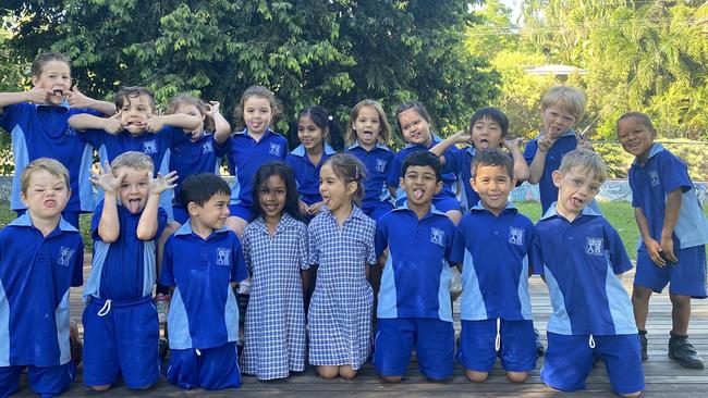 STUART PARK PRIMARY SCHOOL Transition Maia BACK ROW (L-R): Haydn, Zan, Harley, Duriah, Shenaya, Khaleesi, Anna, Darren, Frankie, Jamie. FRONT ROW (L-R): JJ, Vivian, Andreas, Elsi, Sophie, Nethuka, Cairo, Luke