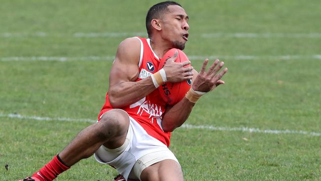 Tony Vuwai slides in to a mark for Preston Bullants.