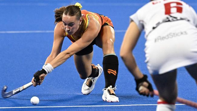 Australiaâs Lucy Sharman (L) passes the ball during the women's field hockey match between Australia and Spain in the FIH Hockey Pro League in Sydney on February 5, 2025. (Photo by Saeed KHAN / AFP) / -- IMAGE RESTRICTED TO EDITORIAL USE - STRICTLY NO COMMERCIAL USE --