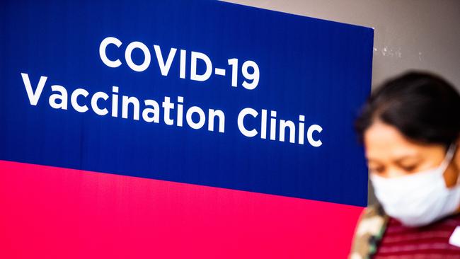 Members of the public arrive at a vaccination clinic. Picture: NCA NewsWire / Flavio Brancaleone