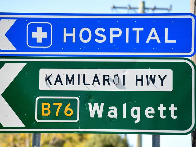 A sign for Walgett is seen in the NSW outback town of Bourke, Wednesday, Aug. 5, 2015.  (AAP Image/Mick Tsikas) NO ARCHIVING