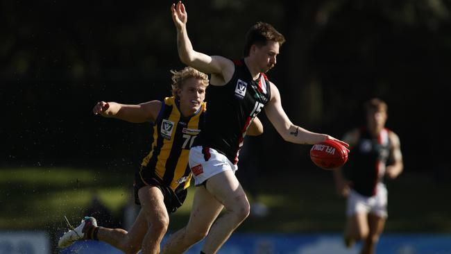 Ryley Stoddart takes a kick. Photo by Darrian Traynor/AFL Photos/via Getty Images