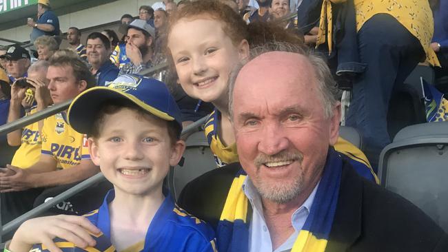 Eels legend Ray Price with young fans Xavier and Matilda Mobbs