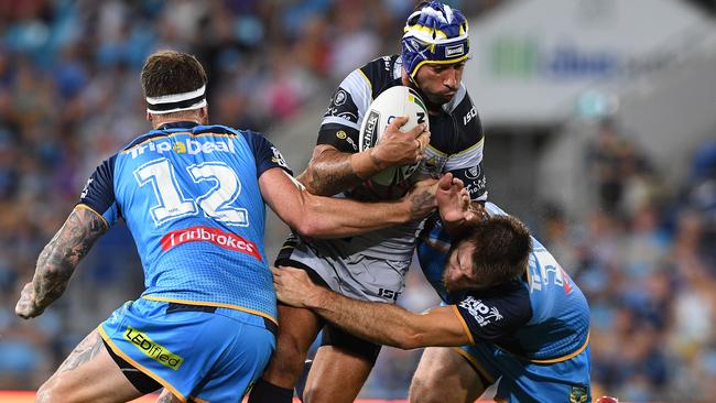 Johnathan Thurston tries to break through the Titans defence.