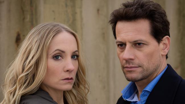 Ioan Gruffudd as Andrew and Joanne Froggatt as Laura in <i>Liar.</i>