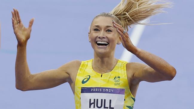 NCA. PARIS FRANCE. 2024 OLYMPIC GAMES. August 10 2024 -  Athletics at Stade de France.    Australian Jessica Hull takes the silver medal finishing 2nd to Kenyan Faith Kipyegon  . Pic: Michael Klein