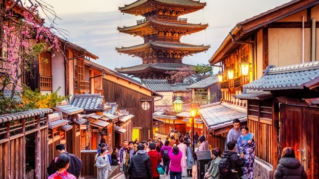 Yasaka Pagoda and Sannen Zaka Street, Kyoto, Japan. 