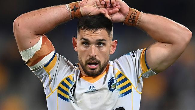 BRISBANE, AUSTRALIA - AUGUST 11: Ryan Matterson of the Eels looks dejected after his team's defeat during the round 24 NRL match between the Brisbane Broncos and Parramatta Eels at The Gabba on August 11, 2023 in Brisbane, Australia. (Photo by Albert Perez/Getty Images)