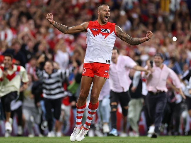 *APAC Sports Pictures of the Week - 2022, March 28* - SYDNEY, AUSTRALIA - MARCH 25: LanceÃÂ Franklin of the Swans celebrates kicking his 1000th AFL goal during the round two AFL match between the Sydney Swans and the Geelong Cats at Sydney Cricket Ground on March 25, 2022 in Sydney, Australia. (Photo by Cameron Spencer/Getty Images)