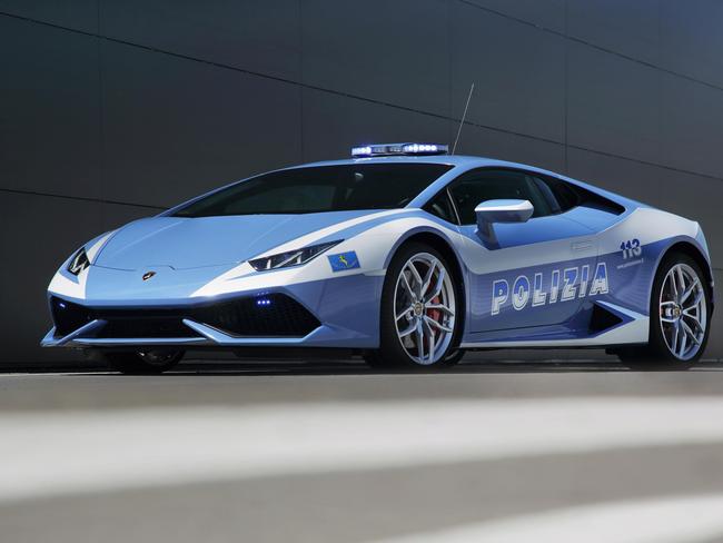 Italian police use a Lamborghini Huracan for high-speed organ transport.