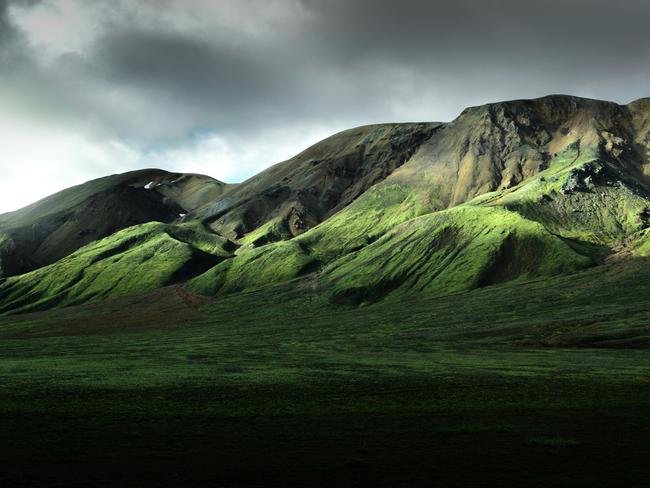 Pictures from #Green2020, Agora’s latest online photo contest. 'Sunlight painting the mountains' by @santicozar (UK).