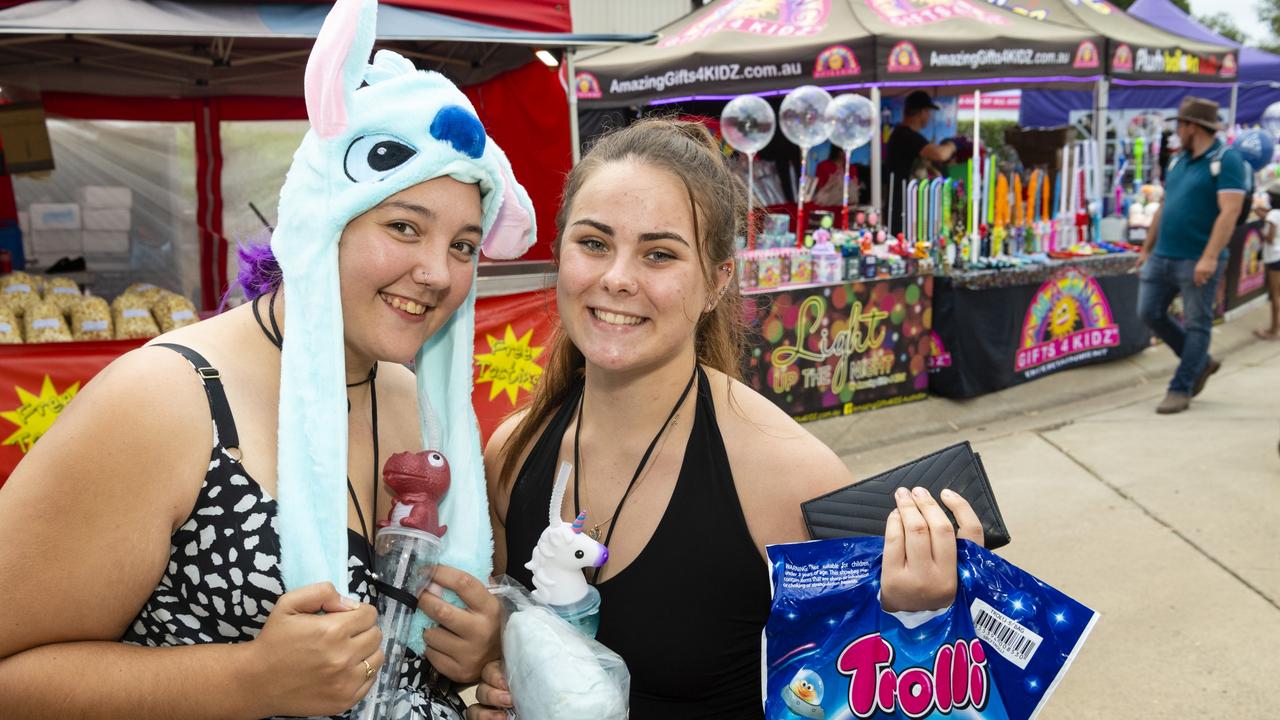 Reya Matthews (left) and Cameryn James at the 2022 Toowoomba Royal Show, Friday, March 25, 2022. Picture: Kevin Farmer