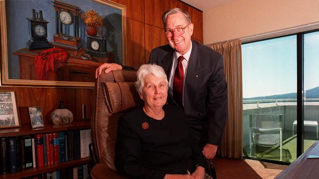 Sir Gerard Brennan with wife Lady Patricia after being sworn in as Chief Justice in 1995.