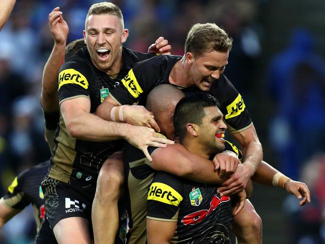 Panther's Tyrone Peachey celebrates scoring a try with his team mates during the NRL elimination final between the Penrith Panthers and the Canterbury Bankstown Bulldogs at Allianz Stadium , Moore Park . Picture : Gregg Porteous