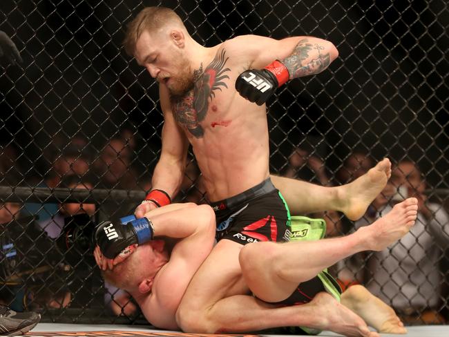 Conor McGregor finishes Dennis Siver to earn a featherweight title shot.