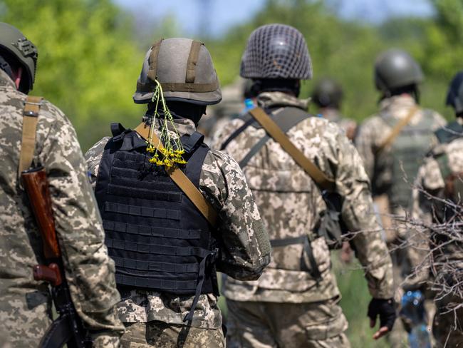 KRYVYI RIH, UKRAINE - MAY 09: Ukrainian infantrymen train on May 09, 2022 near Kryvyi Rih, Ukraine. Infantry soldiers learned scenarios to survive when potentially confronted with a Russian tank closing in at close range. The frontline with Russian troops lies only 70km to the south in Kherson Oblast, most of which is controlled by Russia. (Photo by John Moore/Getty Images)