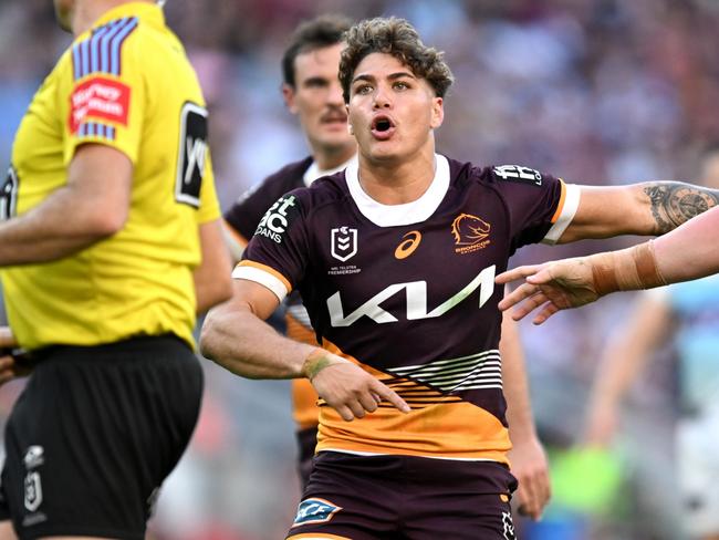 NRL 2023 RD17 Brisbane Broncos v Gold Coast Titans - Reece Walsh, Chris Butler Referee. Photo - NRL Images