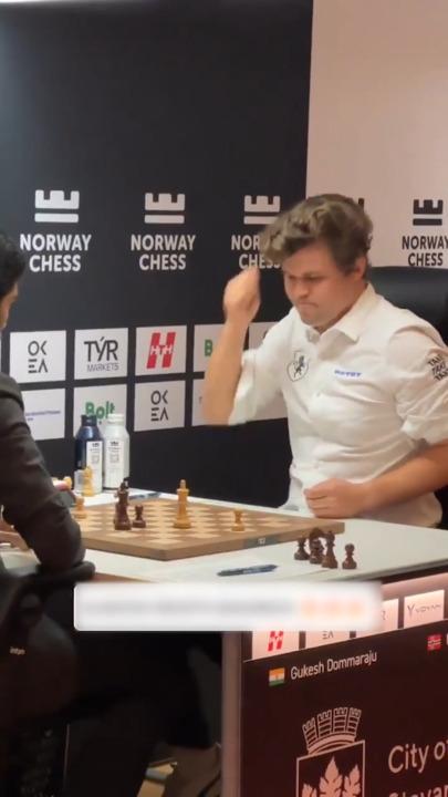 World no.1 Magnus Carlsen smashes table after losing tournament