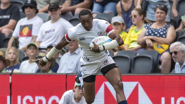 Maurice Longbottom of Australia falls off a tackle of Perry Baker of the USA during day two of the Sydney 7S Rugby tournament at Bankwest Stadium in Sydney, Sunday, February 2 2020. (AAP Image/Craig Golding) NO ARCHIVING, EDITORIAL USE ONLY