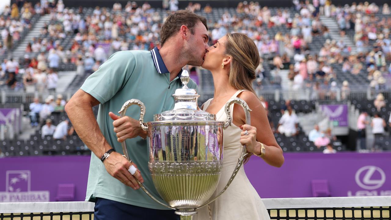 They shared a kiss on court. (Photo by Clive Brunskill/Getty Images)