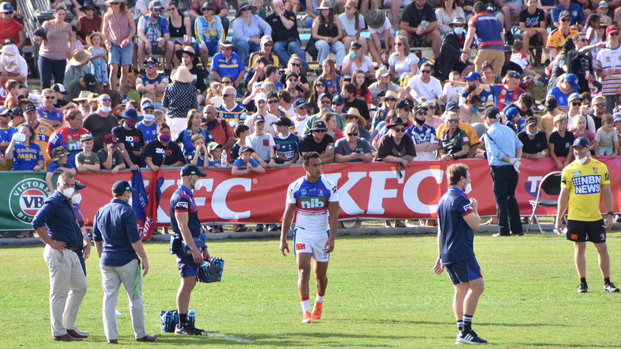 Anthony Seibold (left) at Browne Park as the Newcastle Knights prepare for their elimination semi-final against Parramatta on September 12, 2021.