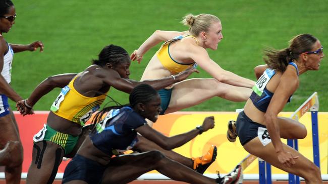 Sally Pearson wins the silver medal at Beijing.