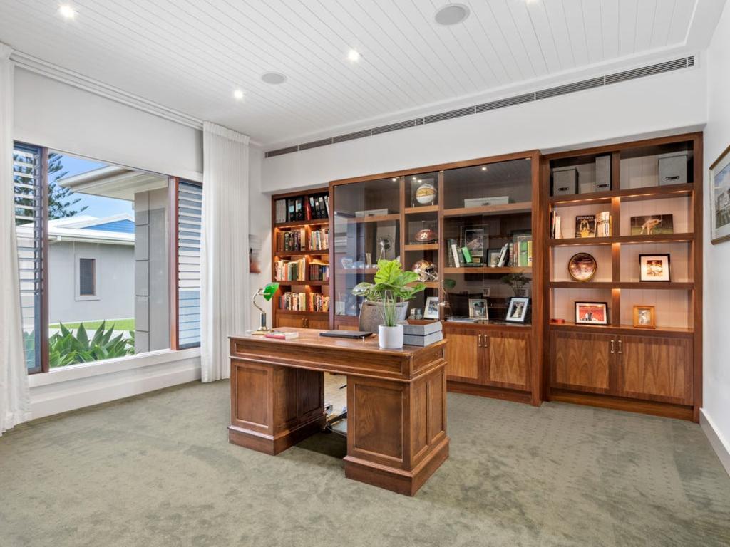 A house in Carrara bought by Gold Coast Mayor Tom Tate and his wife Ruth.