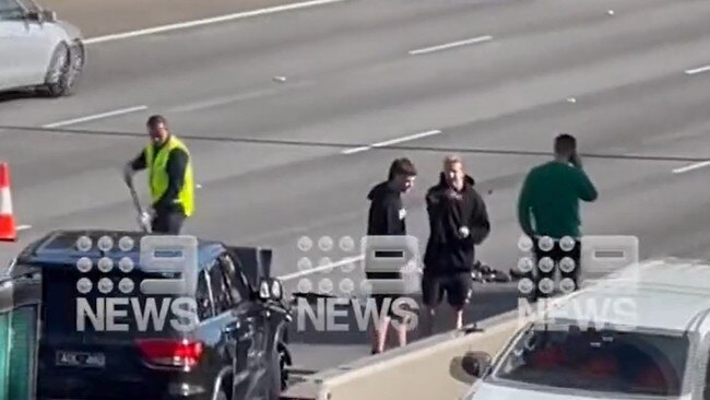 Two Collingwood players seen on the Monash Freeway. Photo/l Twitter: @9NewsMelb.